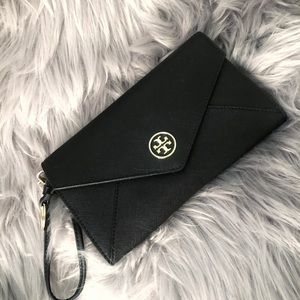 ✨TORY BURCH envelope wristlet✨